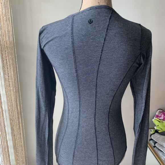 Lululemon long sleeve shirt - Picture 4 of 6